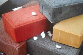 如何澆筑一塊高質(zhì)量的水泥彩磚？