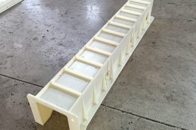 標(biāo)志樁、立柱 三孔立柱塑料模具109x14x14
